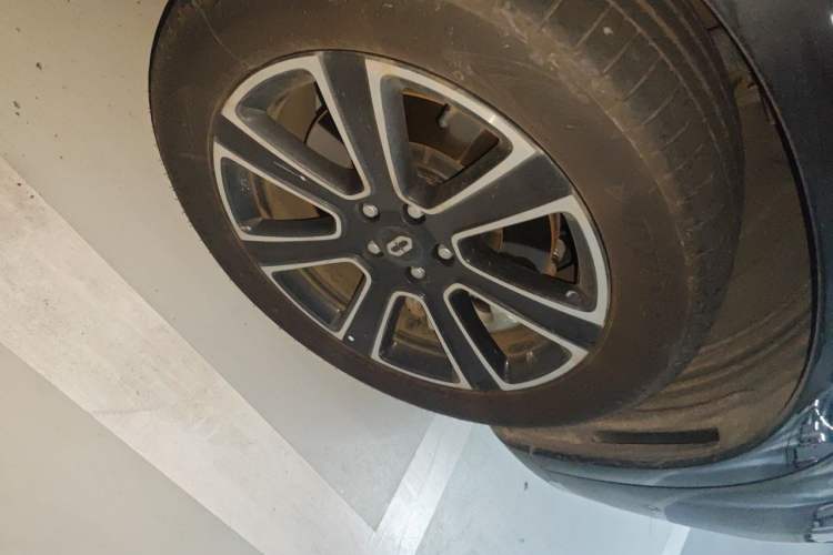 Used Hima AITO M7 2024 1.5T Intelligent Driving Rear-Drive Pro Version 5 Seats Right Front Wheel Hub