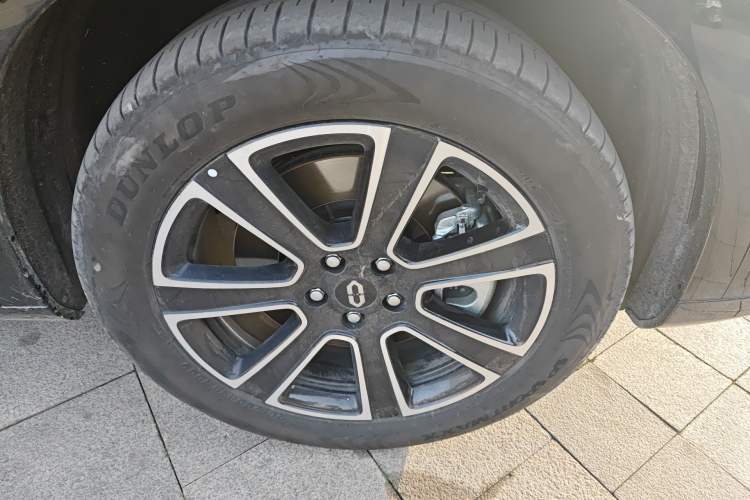 Used Hima AITO M7 2024 1.5T Intelligent Driving Rear-Drive Pro Version 5 Seats Right Front Wheel Hub