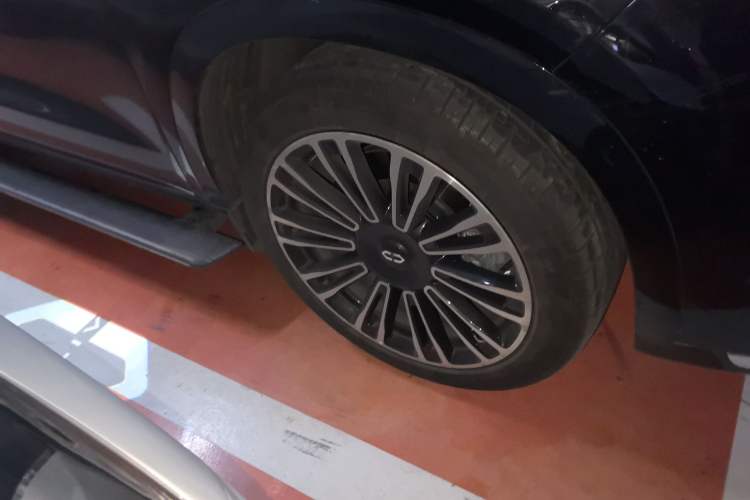 Used Hima AITO M7 2024 1.5T Intelligent Drive Rear-Drive Ultra Version 5 Seats Right Front Wheel Hub