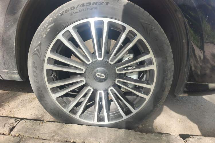 Used Hima AITO M7 2024 1.5T Intelligent Drive Rear-Drive Ultra Version 5 Seats Right Front Wheel Hub