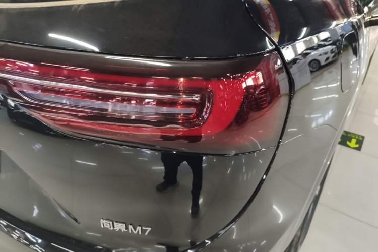 Used Hima AITO M7 2024 1.5T Intelligent Driving Rear-Drive Pro Version 6 Seats Right Rear Taillight