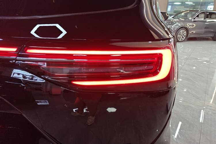 Used Hima AITO M7 2024 1.5T Rear-Drive Plus Version 5 Seats Right Rear Taillight