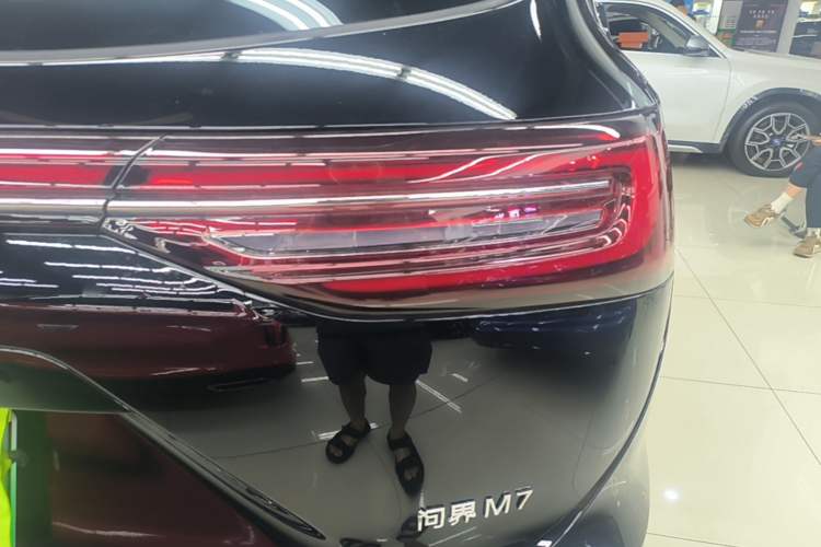 Used Hima AITO M7 2024 1.5T Intelligent Driving Rear-Drive Pro Version 5 Seats Right Rear Taillight