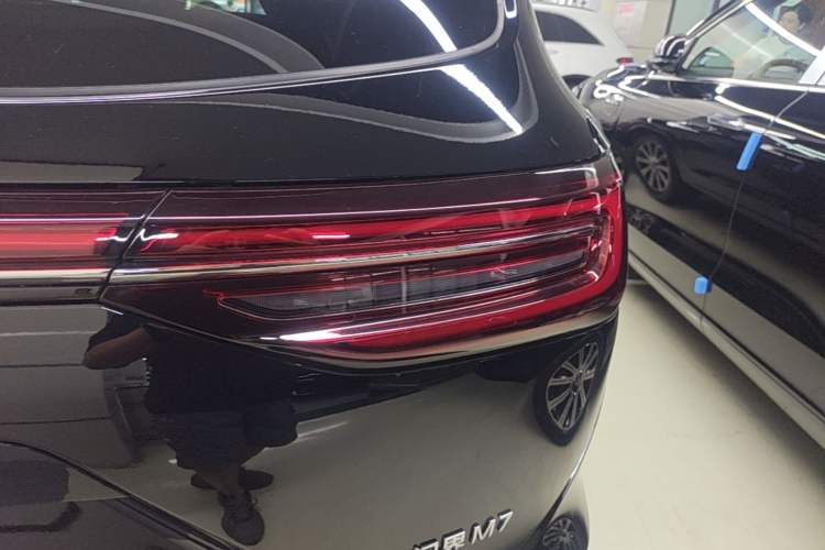 Used Hima AITO M7 2024 1.5T Intelligent Driving Rear-Drive Pro Version 5 Seats Right Rear Taillight