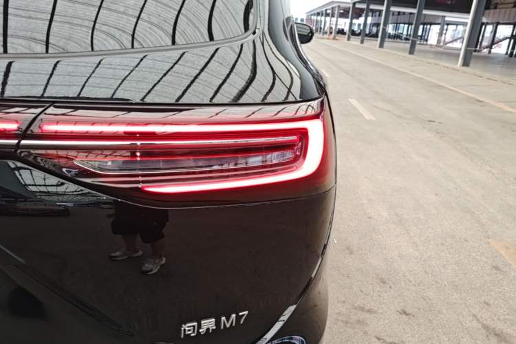 Used Hima AITO M7 2024 1.5T Intelligent Driving Rear-Drive Pro Version 5 Seats Right Rear Taillight