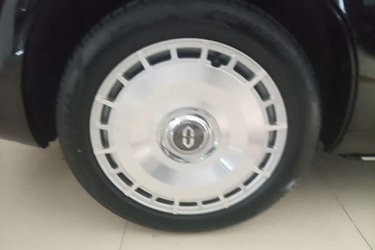 Used Hima AITO M7 2024 1.5T Intelligent Driving Rear-Drive Max Edition 5 Seats Right Rear Wheel Hub