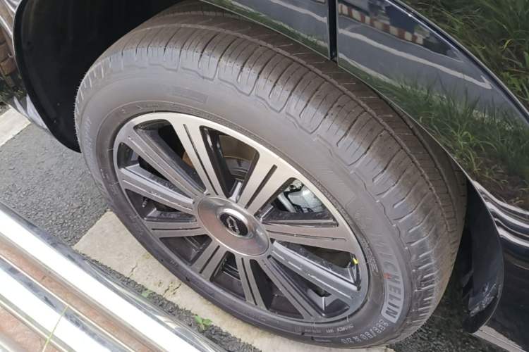 Used Hima AITO M7 2024 1.5T Intelligent Driving Rear-Drive Pro Version 5 Seats Right Rear Wheel Hub