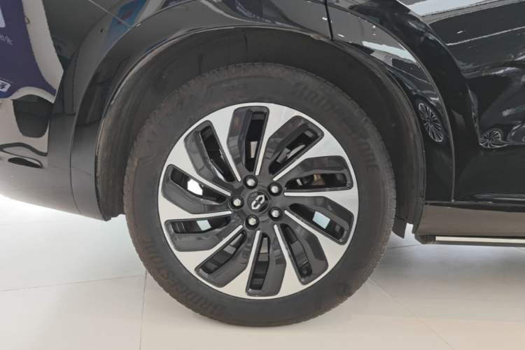 Used Hima AITO M7 2024 1.5T Intelligent Driving Rear-Drive Max Edition 6 Seats Right Rear Wheel Hub