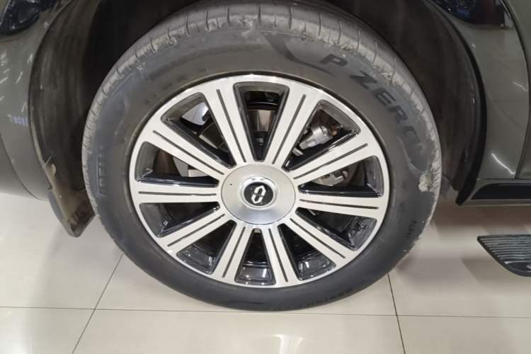 Used Hima AITO M7 2024 1.5T Intelligent Driving Rear-Drive Pro Version 6 Seats Right Rear Wheel Hub
