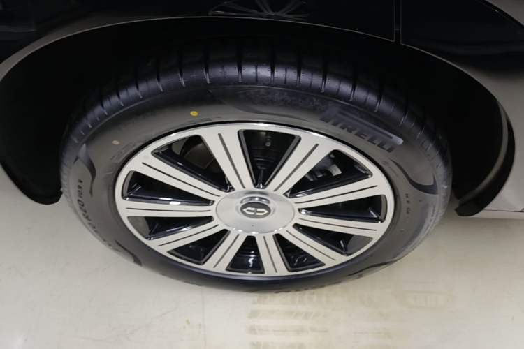 Used Hima AITO M7 2024 1.5T Intelligent Driving Rear-Drive Pro Version 5 Seats Right Rear Wheel Hub