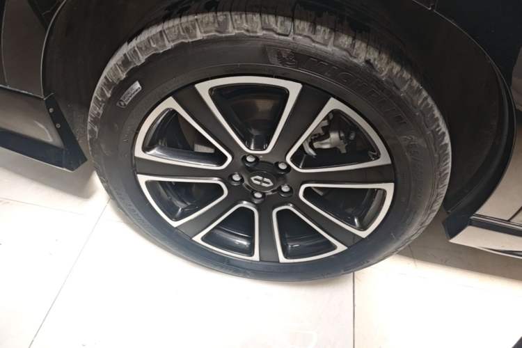 Used Hima AITO M7 2024 1.5T Intelligent Driving Rear-Drive Pro Version 5 Seats Right Rear Wheel Hub