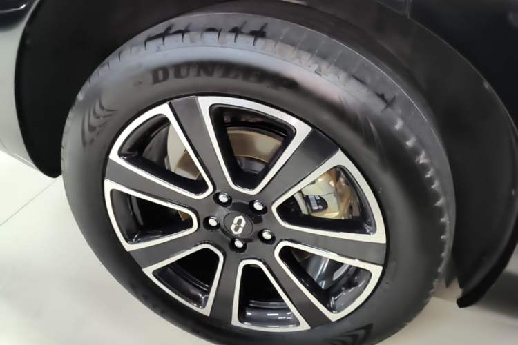 Used Hima AITO M7 2024 1.5T Intelligent Driving Rear-Drive Pro Version 5 Seats Right Rear Wheel Hub