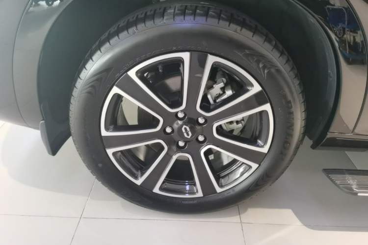 Used Hima AITO M7 2024 1.5T Intelligent Drive 4WD Ultra Version 5 Seats Right Rear Wheel Hub