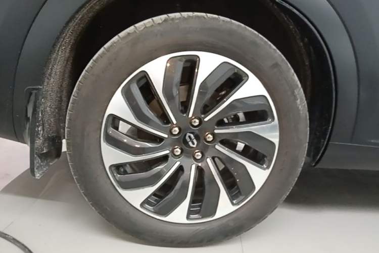 Used Hima AITO M7 2024 1.5T Rear-Drive Plus Version 5 Seats Right Rear Wheel Hub