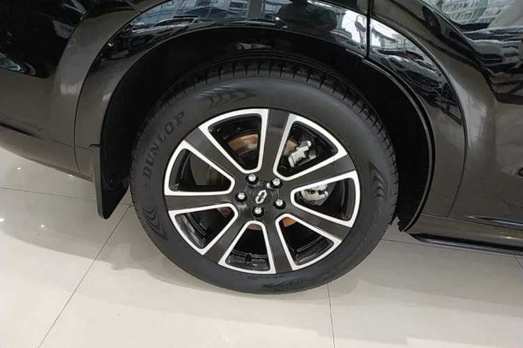 Used Hima AITO M7 2024 1.5T Intelligent Driving Rear-Drive Pro Version 6 Seats Right Rear Wheel Hub