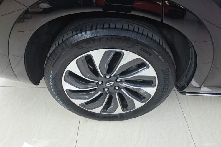 Used Hima AITO M7 2024 1.5T Intelligent Driving Rear-Drive Max Edition 5 Seats Right Rear Wheel Hub