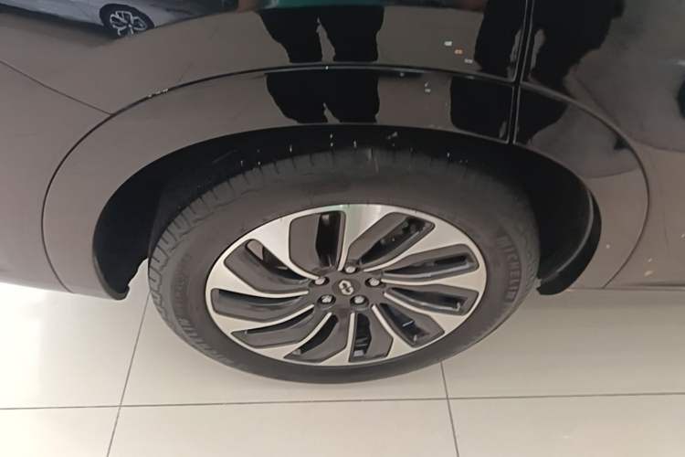Used Hima AITO M7 2024 1.5T Intelligent Driving 4WD Max Edition 5 Seats Right Rear Wheel Hub