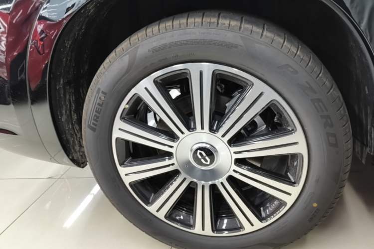 Used Hima AITO M7 2024 1.5T Intelligent Driving Rear-Drive Pro Version 5 Seats Right Rear Wheel Hub