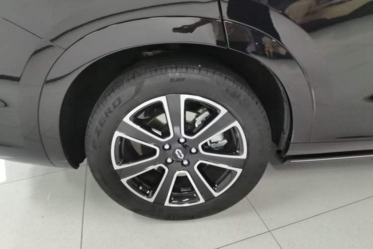 Used Hima AITO M7 2024 1.5T Intelligent Drive Rear-Drive Ultra Version 5 Seats Right Rear Wheel Hub