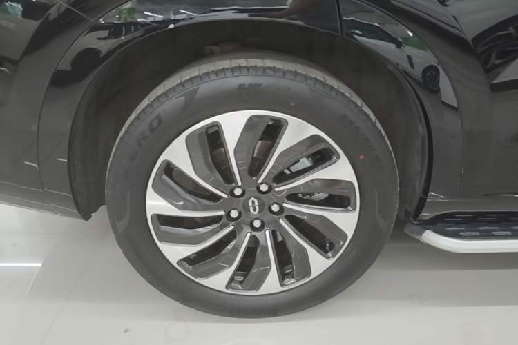Used Hima AITO M7 2024 1.5T Rear-Drive Plus Version 5 Seats Right Rear Wheel Hub