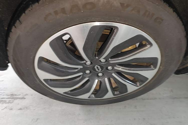 Used Hima AITO M7 2024 1.5T Rear-Drive Plus Version 6 Seats Right Rear Wheel Hub