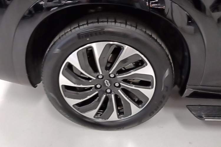 Used Hima AITO M7 2024 1.5T Intelligent Driving Rear-Drive Max Edition 5 Seats Right Rear Wheel Hub