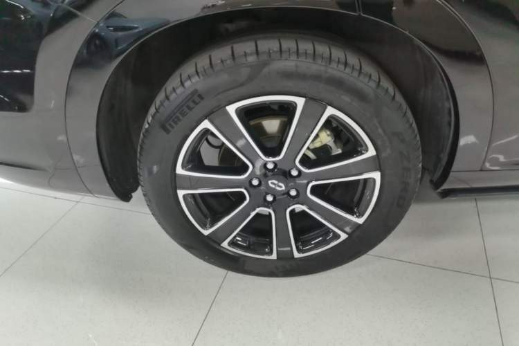 Used Hima AITO M7 2024 1.5T Intelligent Drive 4WD Ultra Version 5 Seats Right Rear Wheel Hub