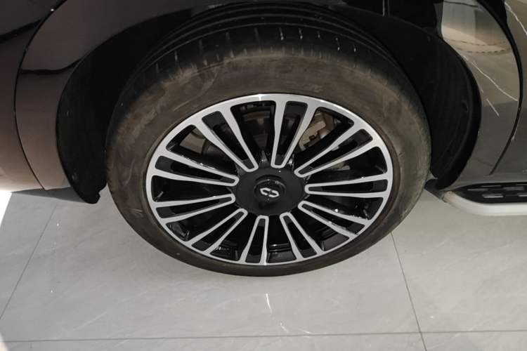 Used Hima AITO M7 2024 1.5T Intelligent Drive Rear-Drive Ultra Version 5 Seats Right Rear Wheel Hub