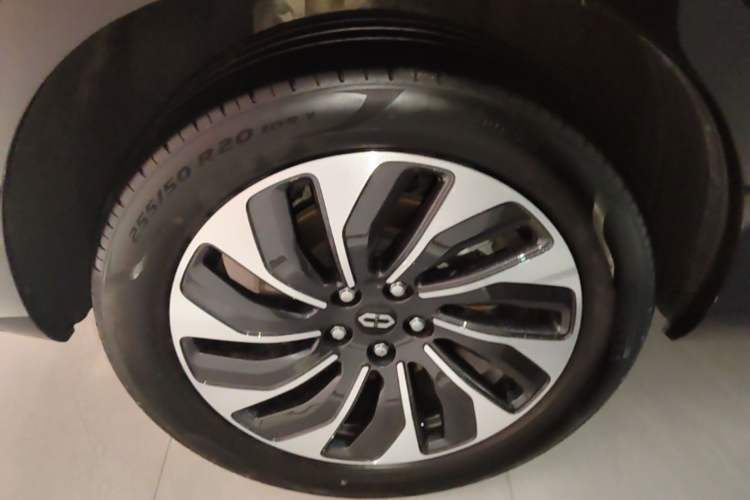 Used Hima AITO M7 2024 1.5T Rear-Drive Plus Version 5 Seats Right Rear Wheel Hub