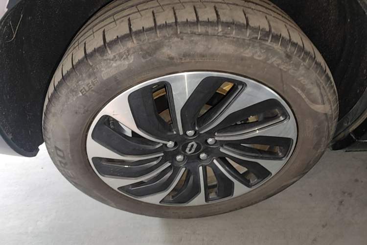 Used Hima AITO M7 2024 1.5T Rear-Drive Plus Version 5 Seats Right Rear Wheel Hub