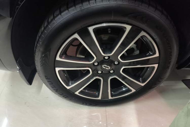 Used Hima AITO M7 2024 1.5T Intelligent Drive 4WD Ultra Version 5 Seats Right Rear Wheel Hub