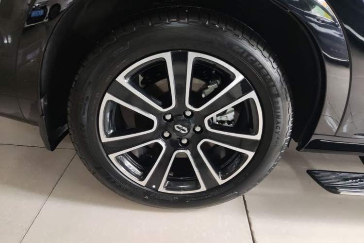 Used Hima AITO M7 2024 1.5T Intelligent Drive Rear-Drive Ultra Version 5 Seats Right Rear Wheel Hub