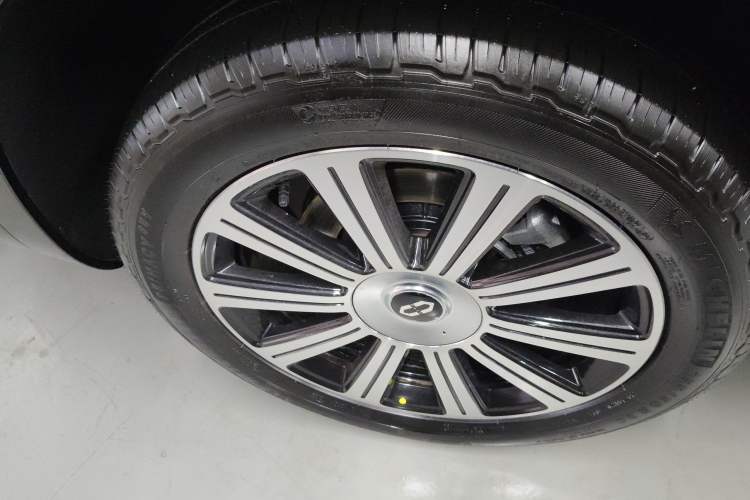 Used Hima AITO M7 2024 1.5T Intelligent Driving Rear-Drive Pro Version 5 Seats Right Rear Wheel Hub