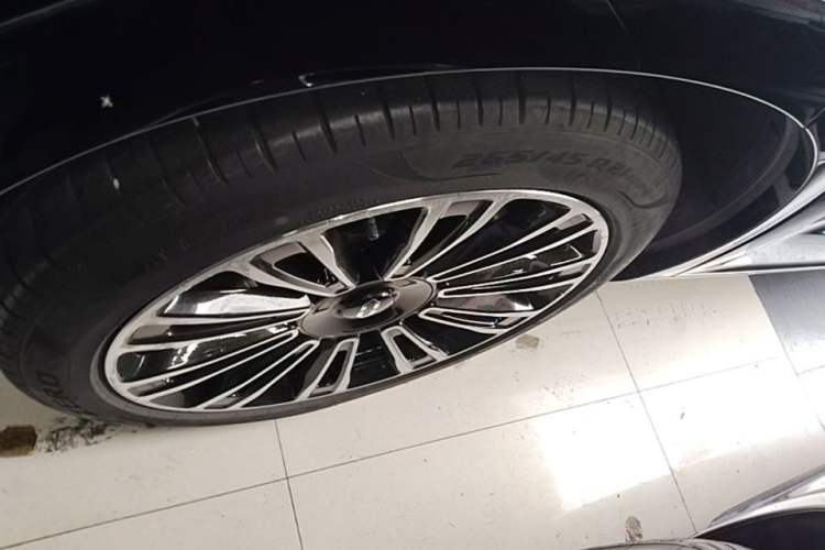 Used Hima AITO M7 2024 1.5T Intelligent Drive Rear-Drive Ultra Version 5 Seats Right Rear Wheel Hub