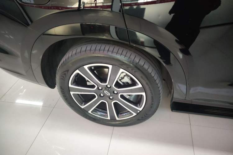 Used Hima AITO M7 2024 1.5T Intelligent Driving Rear-Drive Pro Version 6 Seats Right Rear Wheel Hub