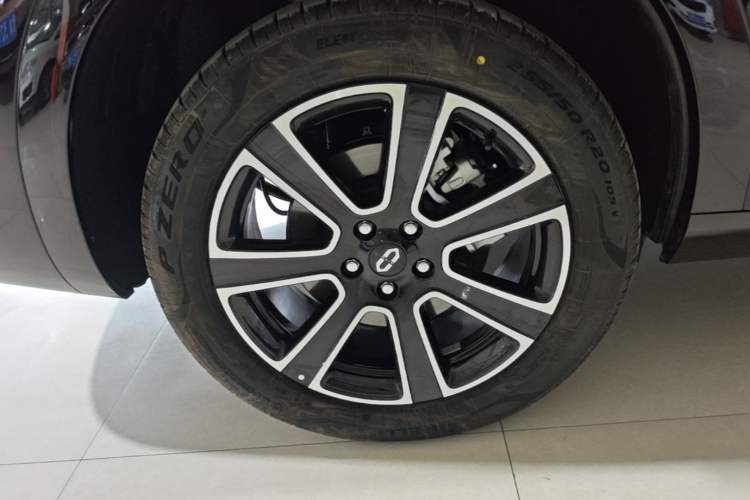 Used Hima AITO M7 2024 1.5T Intelligent Driving Rear-Drive Pro Version 5 Seats Right Rear Wheel Hub
