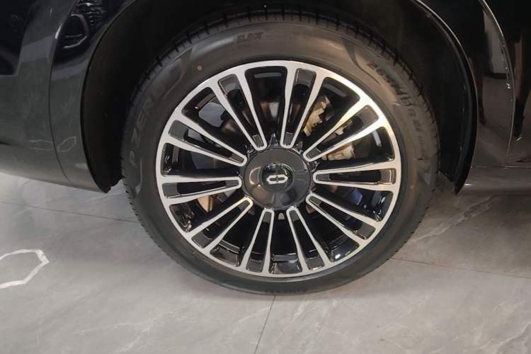 Used Hima AITO M7 2024 1.5T Intelligent Driving 4WD Max Edition 5 Seats Right Rear Wheel Hub