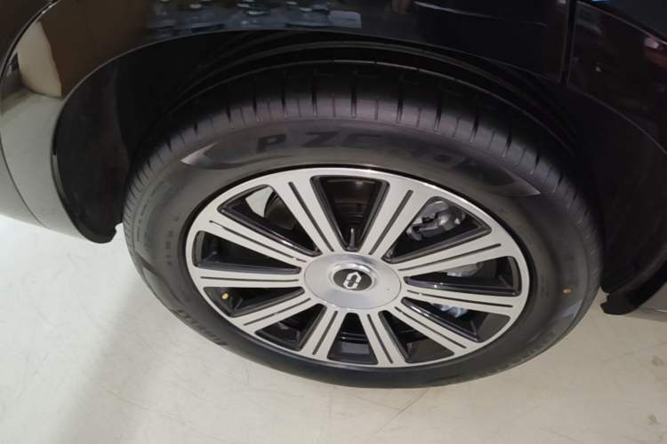 Used Hima AITO M7 2024 1.5T Intelligent Driving Rear-Drive Pro Version 5 Seats Right Rear Wheel Hub