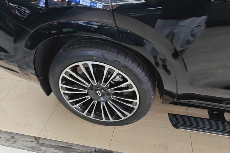 Used Hima AITO M7 2024 1.5T Intelligent Drive Rear-Drive Ultra Version 5 Seats Right Rear Wheel Hub