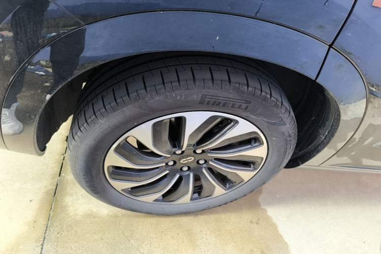 Used Hima AITO M7 2024 1.5T Rear-Drive Plus Version 5 Seats Right Rear Wheel Hub