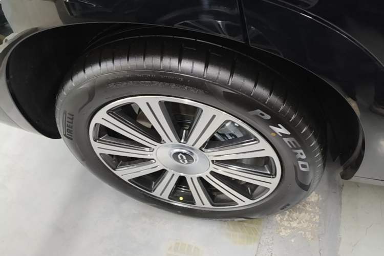 Used Hima AITO M7 2024 1.5T Intelligent Driving Rear-Drive Pro Version 5 Seats Right Rear Wheel Hub