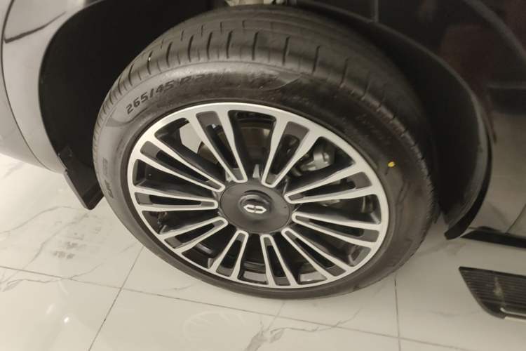 Used Hima AITO M7 2024 1.5T Intelligent Drive 4WD Ultra Version 5 Seats Right Rear Wheel Hub