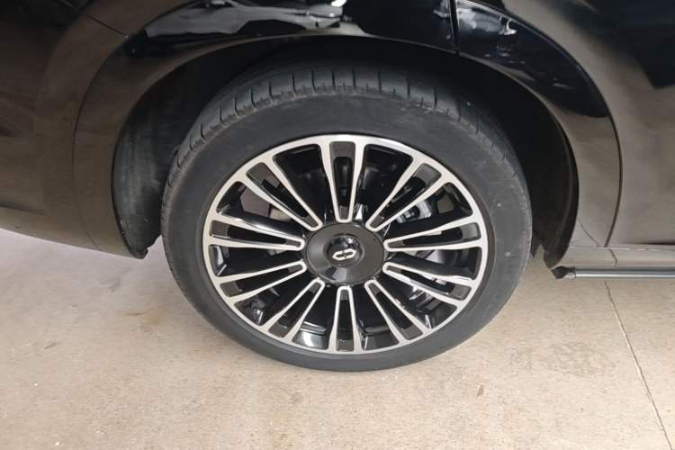 Used Hima AITO M7 2024 1.5T Intelligent Driving Rear-Drive Ultra Version 6 Seats Right Rear Wheel Hub