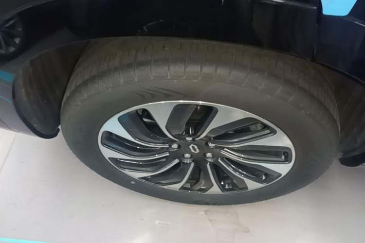 Used Hima AITO M7 2024 1.5T Four-Wheel Drive Plus Version 5 Seats Right Rear Wheel Hub