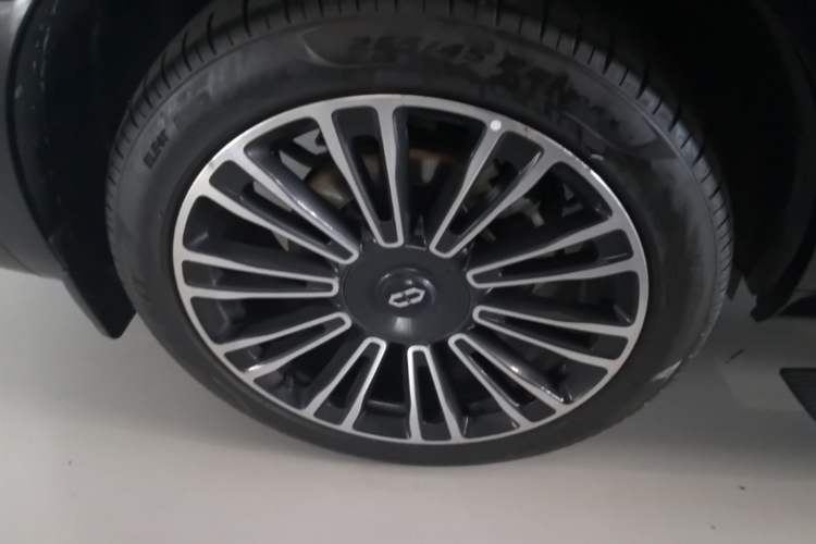 Used Hima AITO M7 2024 1.5T Intelligent Drive 4WD Ultra Version 5 Seats Right Rear Wheel Hub