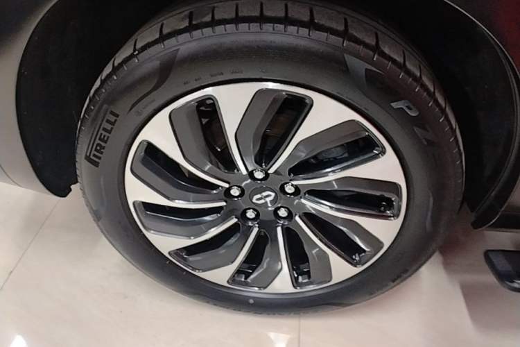 Used Hima AITO M7 2024 1.5T Intelligent Driving Rear-Drive Max Edition 6 Seats Right Rear Wheel Hub