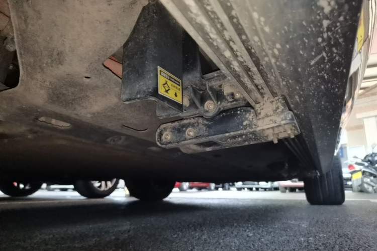 Used Hima AITO M7 2024 1.5T Rear-Drive Plus Version 6 Seats Right Side Sill
