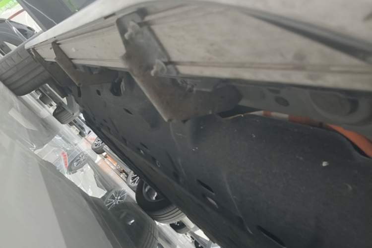 Used Hima AITO M7 2024 1.5T Rear-Drive Plus Version 5 Seats Right Side Sill