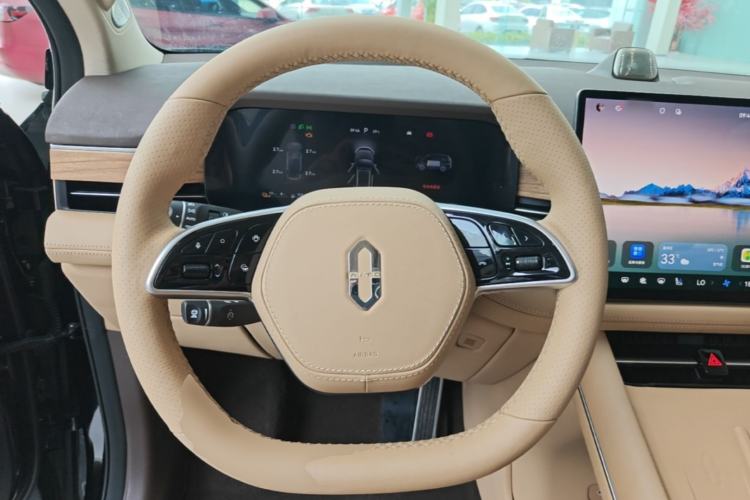 Used Hima AITO M7 2024 1.5T Intelligent Driving Rear-Drive Max Edition 6 Seats Steering Wheel