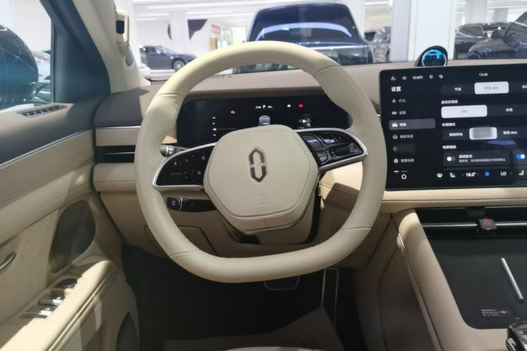 Used Hima AITO M7 2024 1.5T Intelligent Drive 4WD Ultra Version 5 Seats Steering Wheel